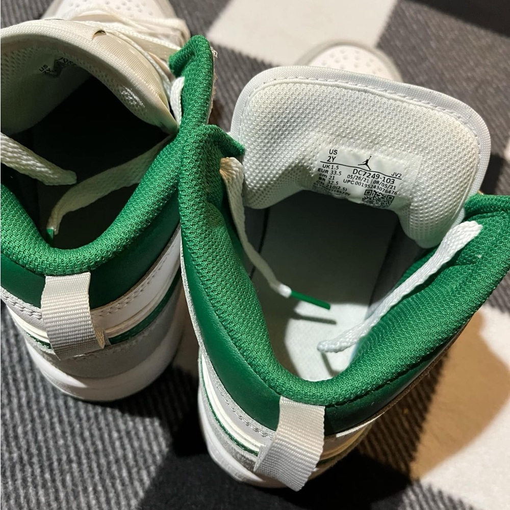 Green end white